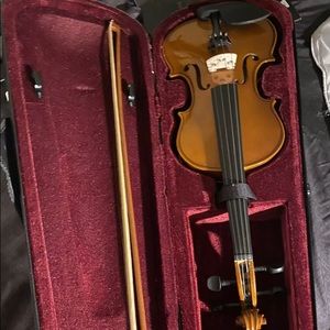 violin includes everything in the pictures